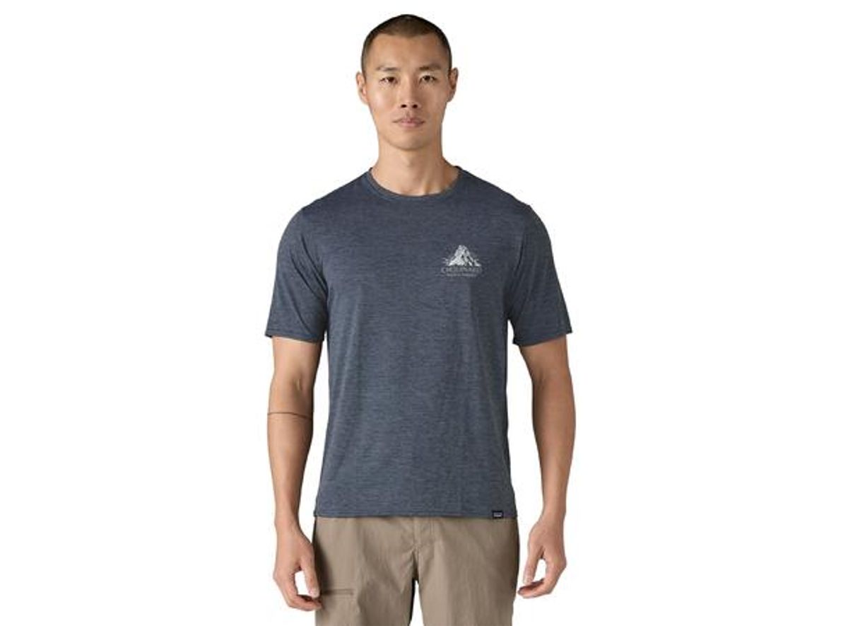 Patagonia M Cap Cool Daily Graphic Shirt - Lands Chouinard Crest: smolder blue X-dye